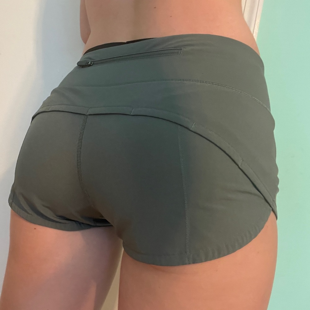 LIKE NEW Lululemon Speed up low rise lined 2.5” shorts